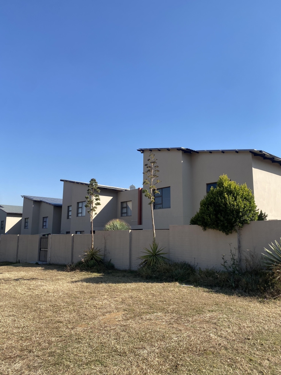 2 Bedroom Property for Sale in Gateway Manor North West